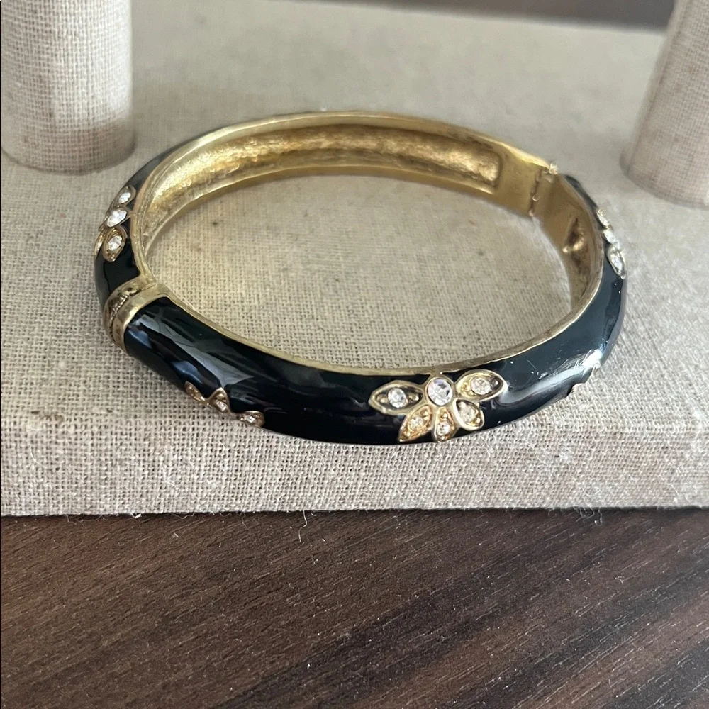 Hinged enamel bangle, size 7 1/4